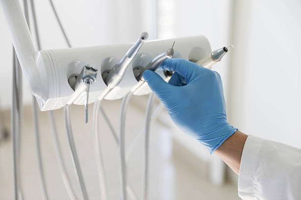 Professional Tooth Extraction technician working in Hood River County County, OR